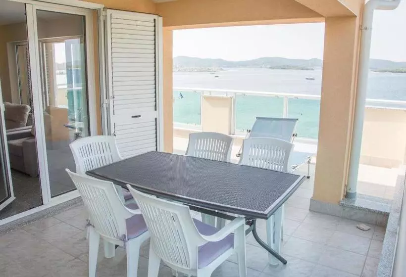 Apartments Citrine On The Beach