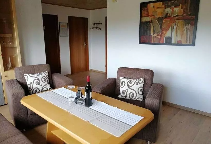 Flat In Polle Near The Forest