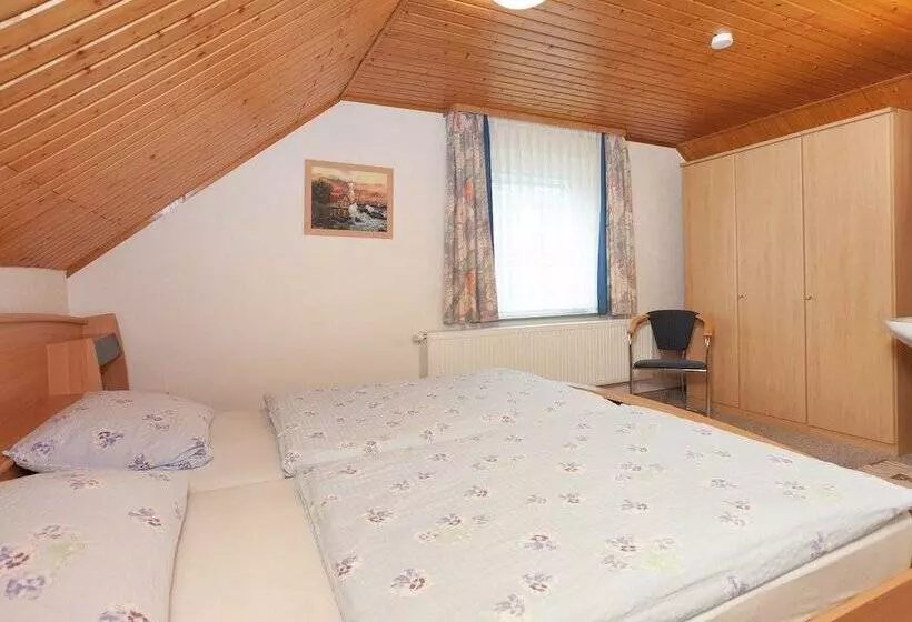 Flat In Polle Near The Forest