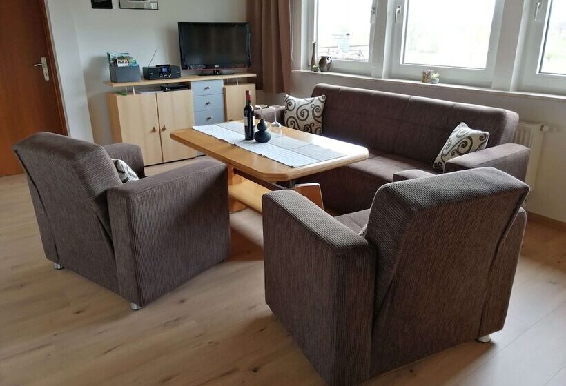 Flat In Polle Near The Forest