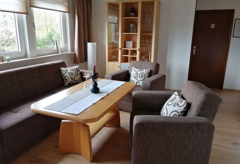 Flat In Polle Near The Forest