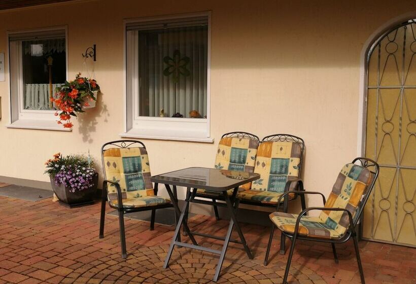 Flat In Polle Near The Forest