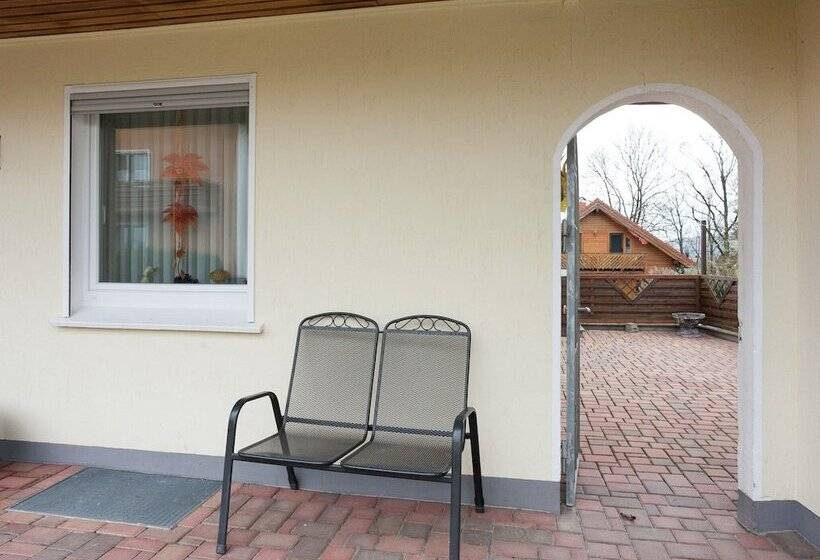 Flat In Polle Near The Forest