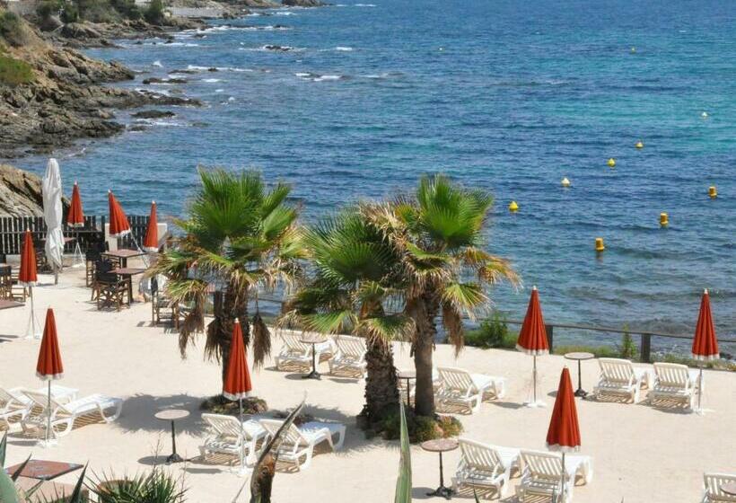 Spacious Villa Near Sea In Cavalaire Sur Mer