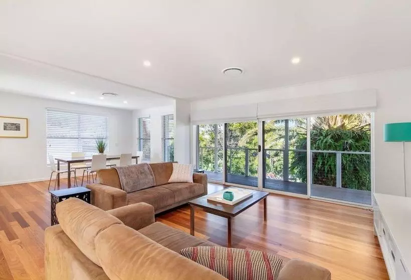 20 Ray Street Sunshine Beach