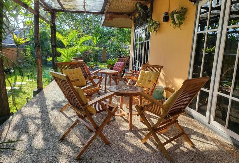 הוסטל Dewi Sri Guesthouse