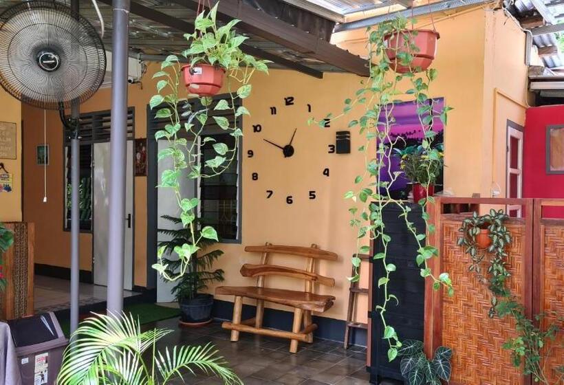 הוסטל Dewi Sri Guesthouse