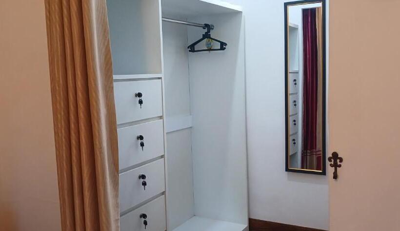 הוסטל Dewi Sri Guesthouse