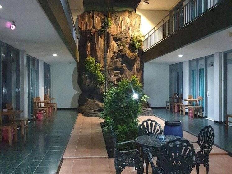 Bed and Breakfast Trio