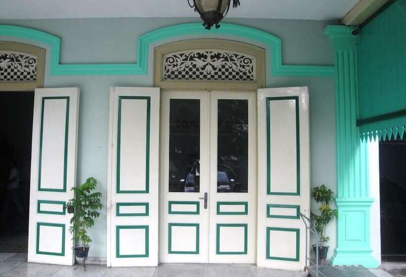 Bed and Breakfast Trio