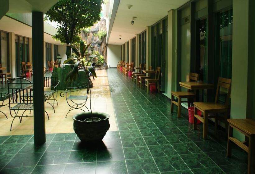 Bed and Breakfast Trio