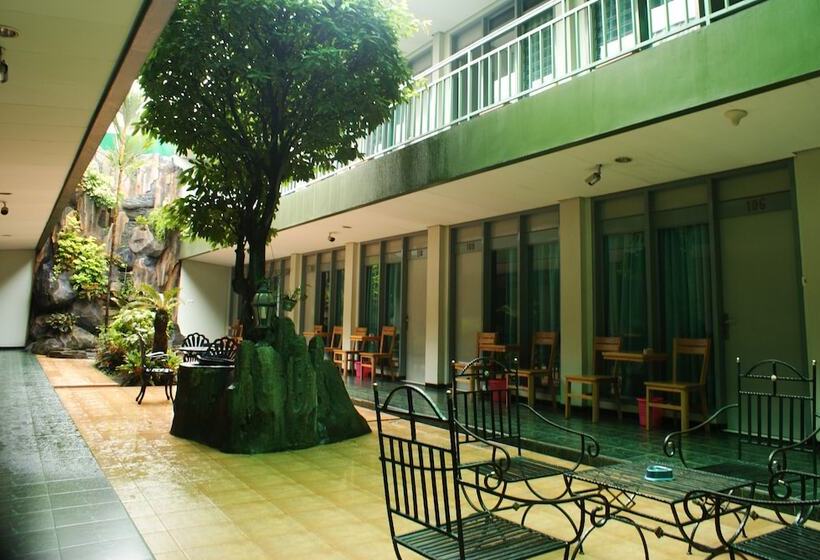 Bed and Breakfast Trio