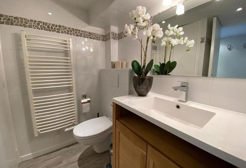 Apartment In Villa With Pool And Beach Access