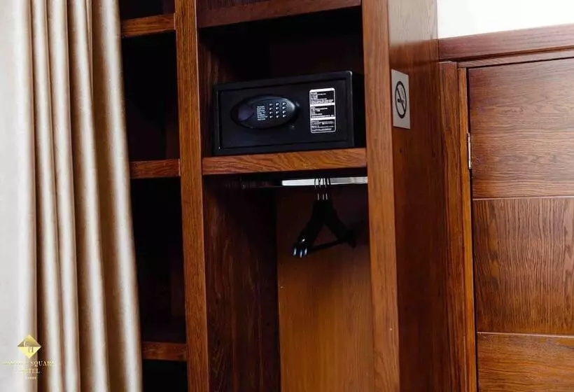 هتل Golden Square Bishkek