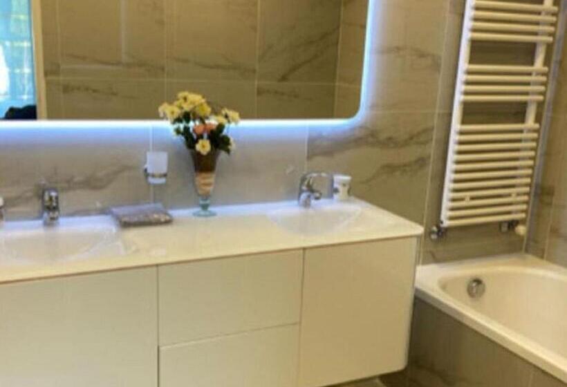 Lavish Villa In Mouans Sartoux With Sauna