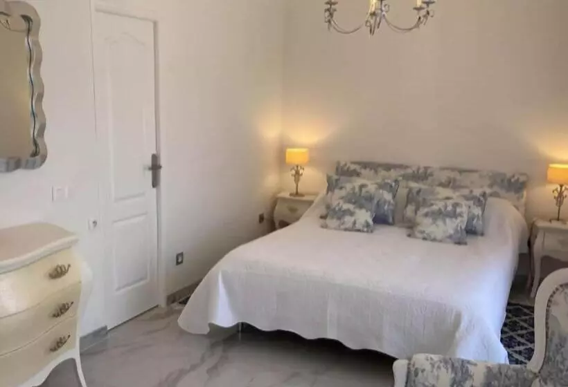 Lavish Villa In Mouans Sartoux With Sauna