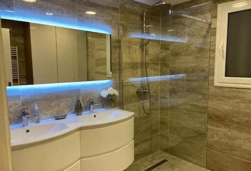 Lavish Villa In Mouans Sartoux With Sauna