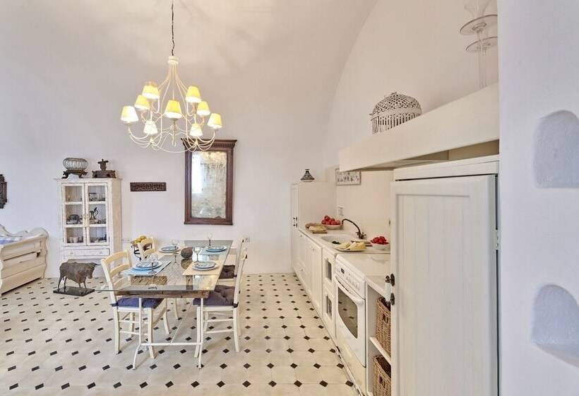 פנסיון Finikia Residence