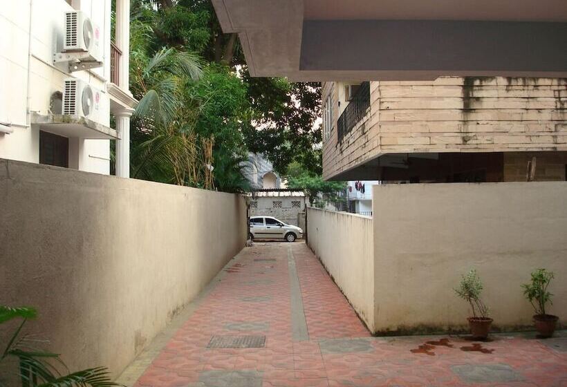 بنسيون Lloyds Serviced Apartments,krishna Street,t Nagar