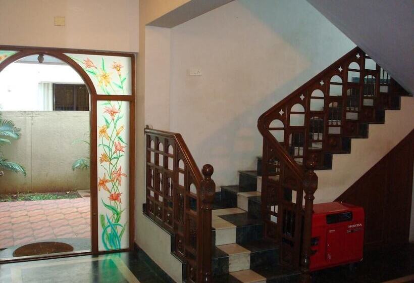 بنسيون Lloyds Serviced Apartments,krishna Street,t Nagar