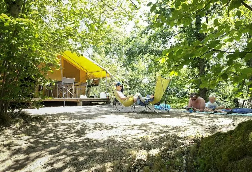 ホテル Huttopia Royat