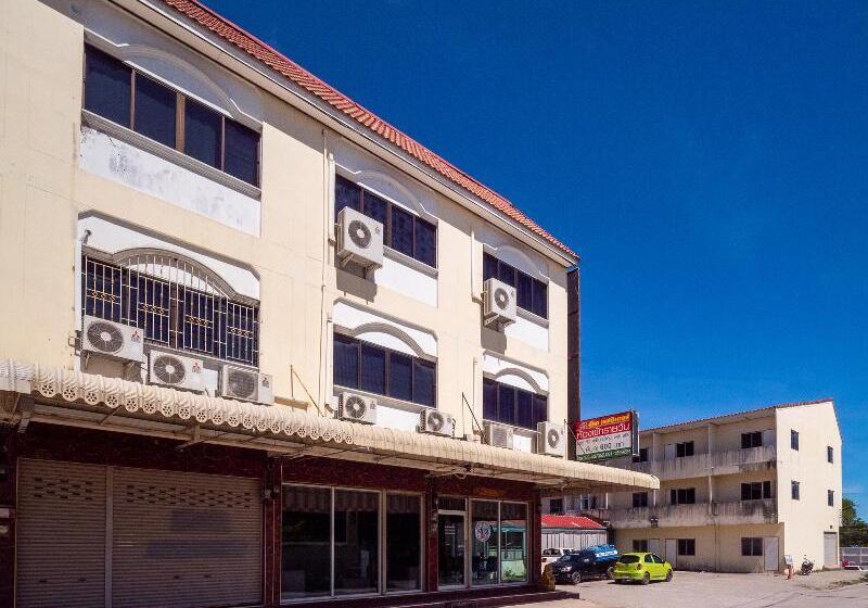 בית מלון כפרי Oyo 836 Pk Residence