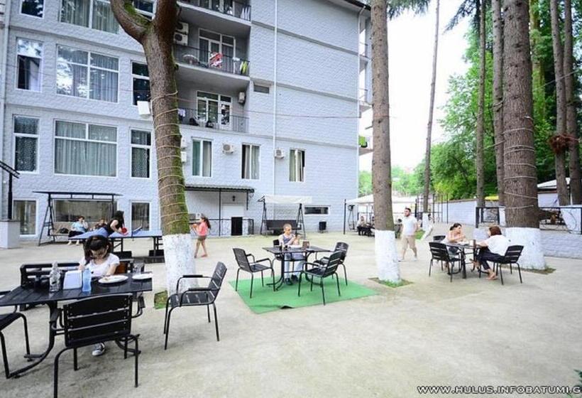 هتل Nine Brothers