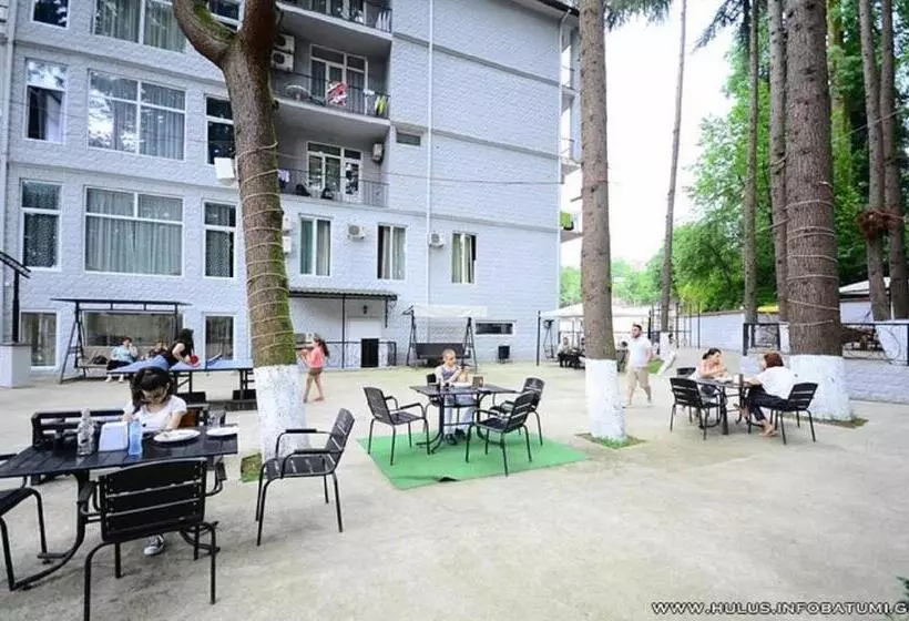 هتل Nine Brothers