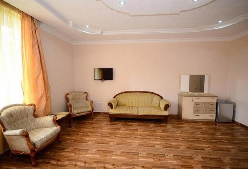 هتل Nine Brothers