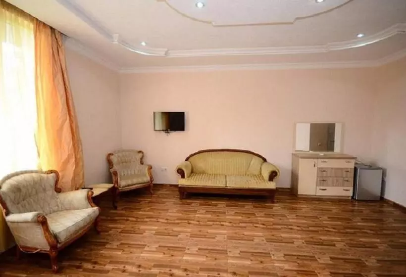 هتل Nine Brothers