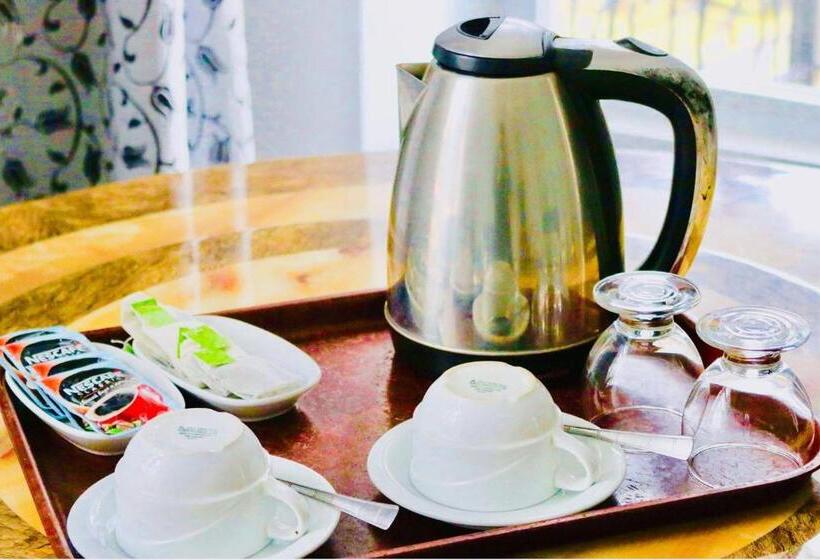 هتل Nine Brothers