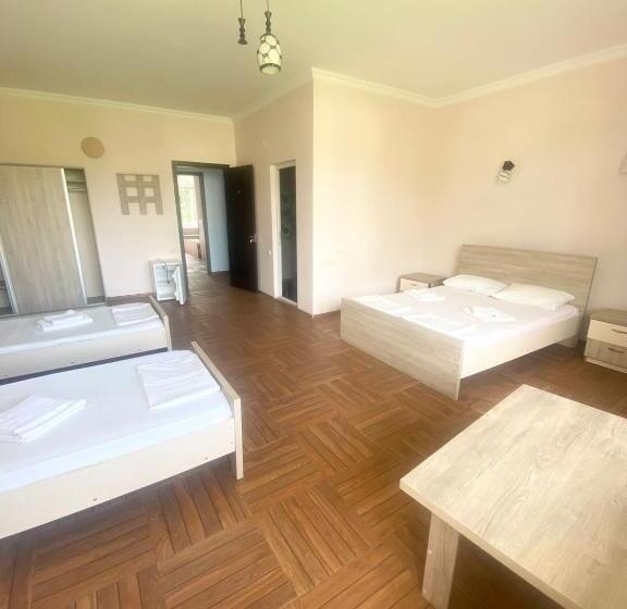 هتل Nine Brothers