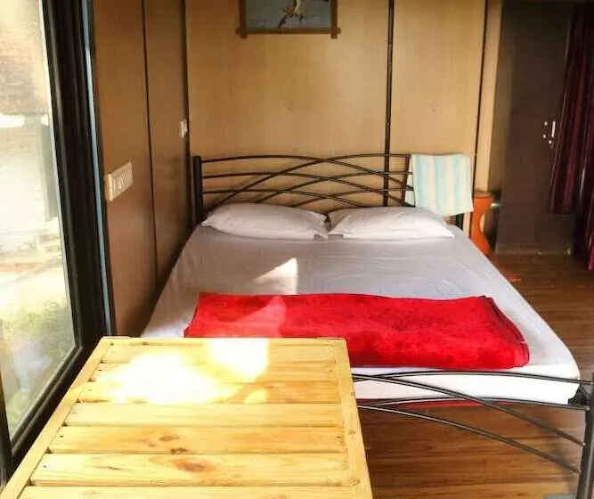 Iora Cottages