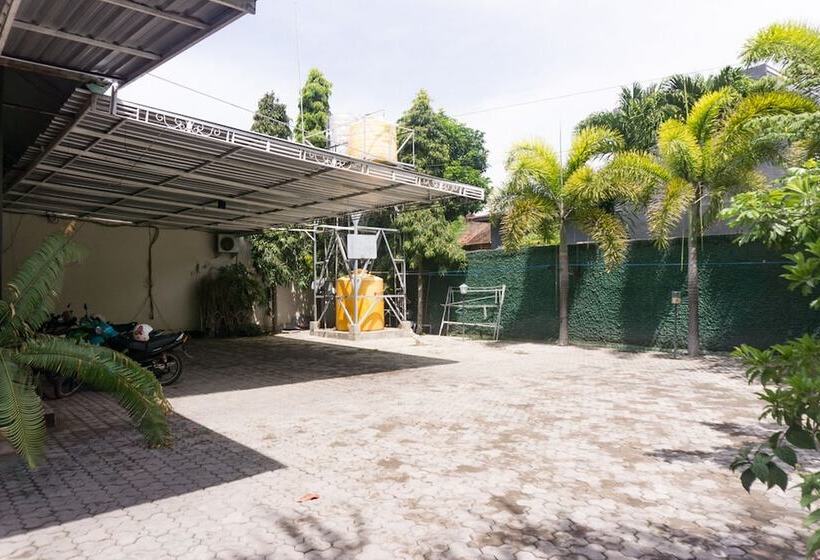 펜션 Reddoorz Syariah @ Garuda Street Sumbawa