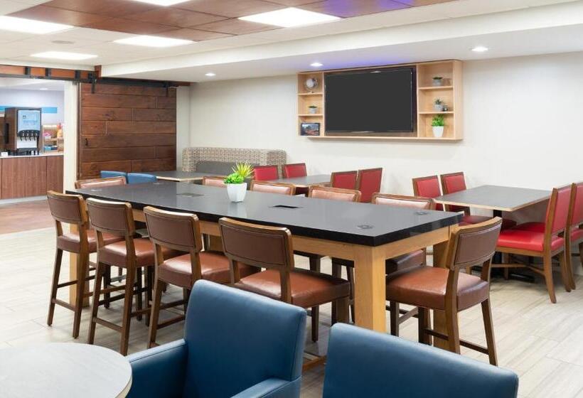 Отель Holiday Inn Express Rochester   Greece, An Ihg