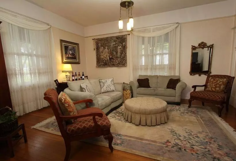 호텔 Kelley & Young Wine Garden Inn