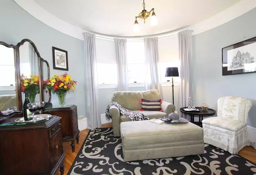 호텔 Kelley & Young Wine Garden Inn