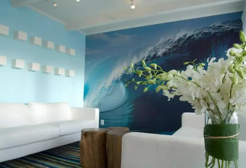 Отель Pacific Edge