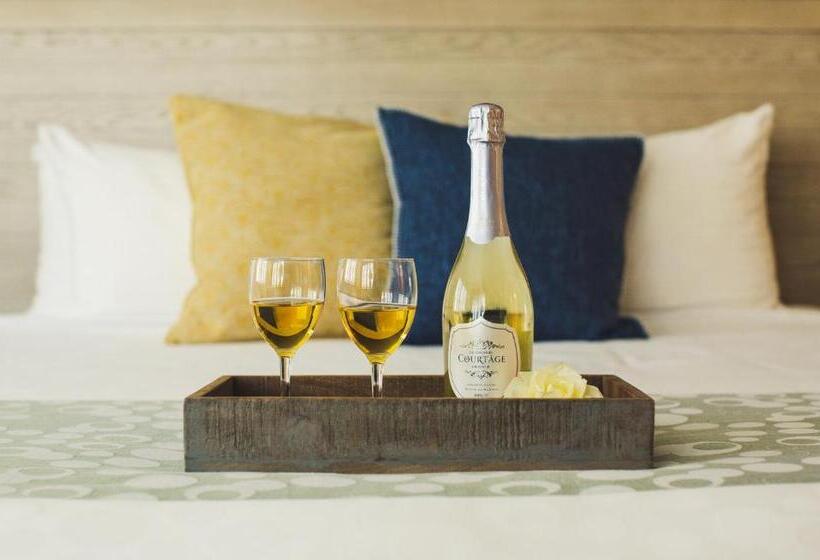 هتل Pismo Lighthouse Suites