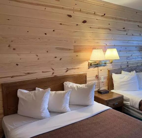 هتل Waterfront Inn Mackinaw City