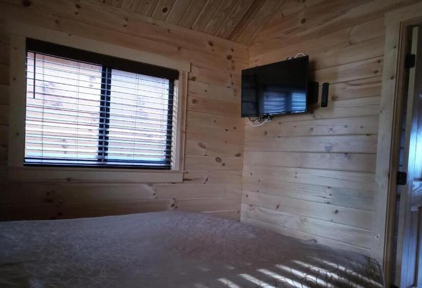 هتل Waterfront Inn Mackinaw City