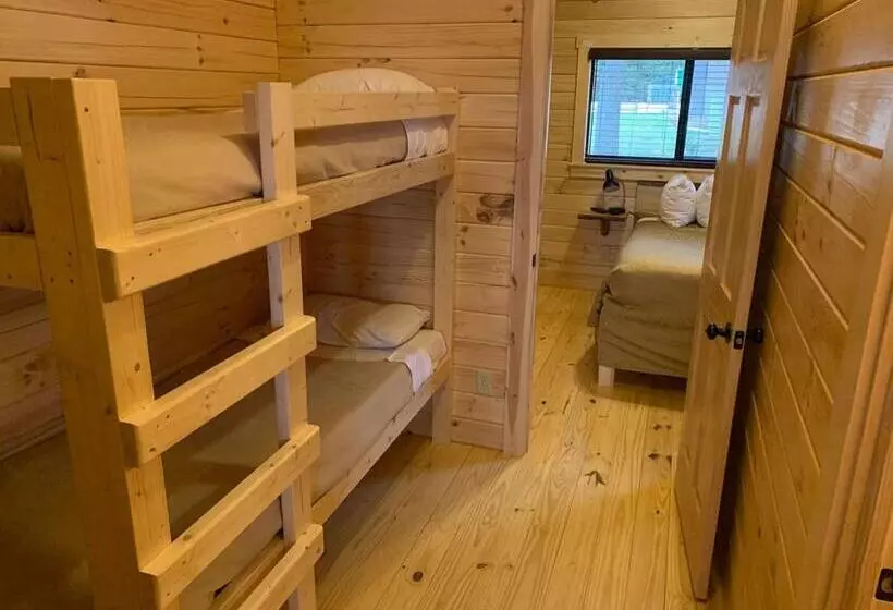 هتل Waterfront Inn Mackinaw City