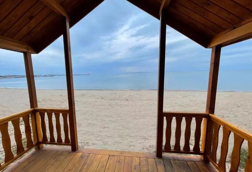 هتل Waterfront Inn Mackinaw City