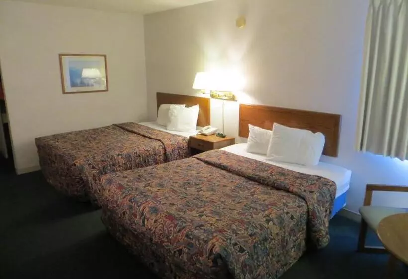 هتل Waterfront Inn Mackinaw City