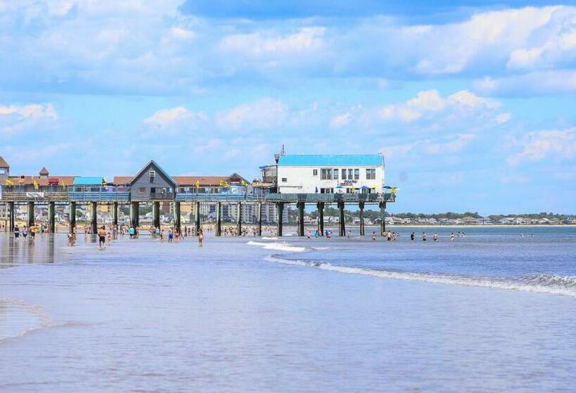 Hotel Waves Oceanfront Resort