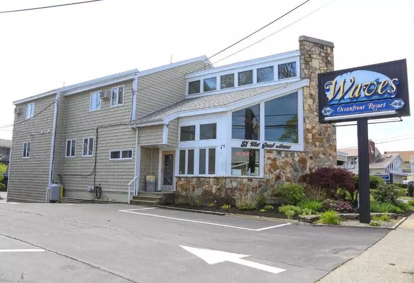 בית מלון כפרי Waves Oceanfront Resort