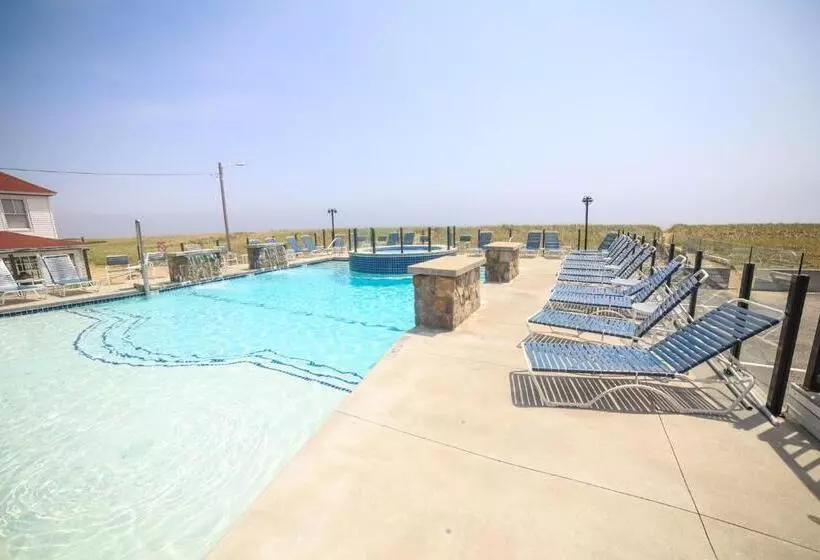 בית מלון כפרי Waves Oceanfront Resort