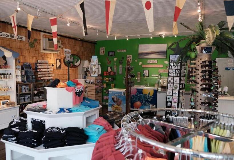 Hotel Waves Oceanfront Resort