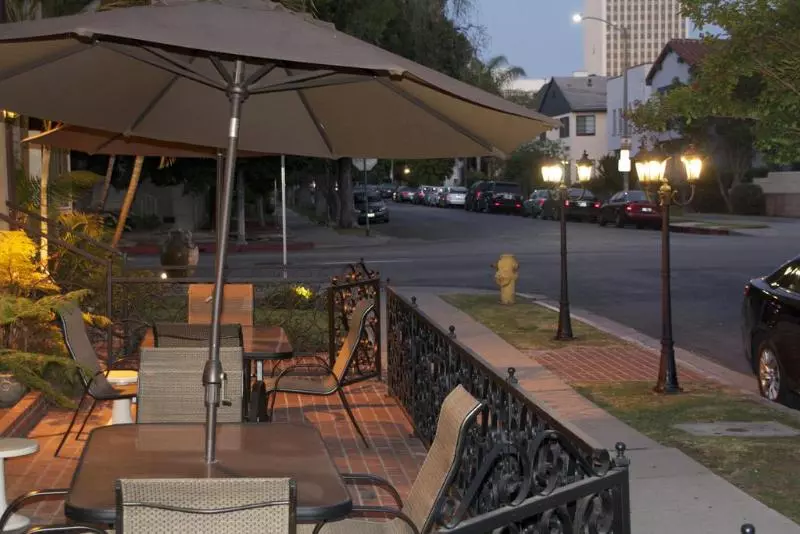 هتل Wilshire Crest