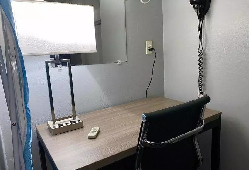 モーテル Budget Host Inn